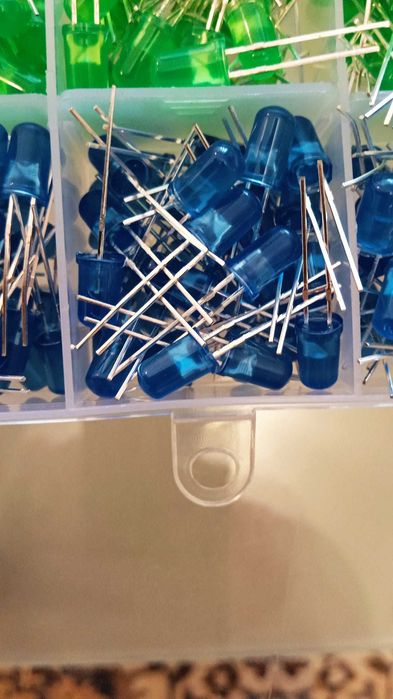 LED 5 mm rosu/alb/portocaliu/verde/albastru, noi, 500 buc, 18 bani/buc