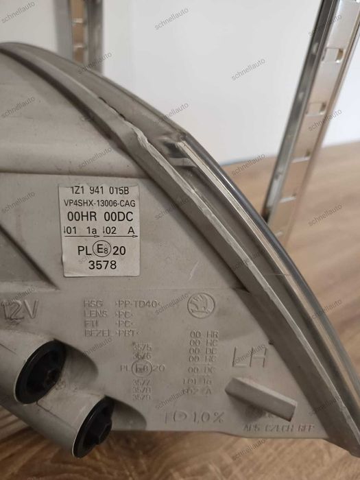 Far dreapta Skoda Octavia 2  / Scout  Xenon