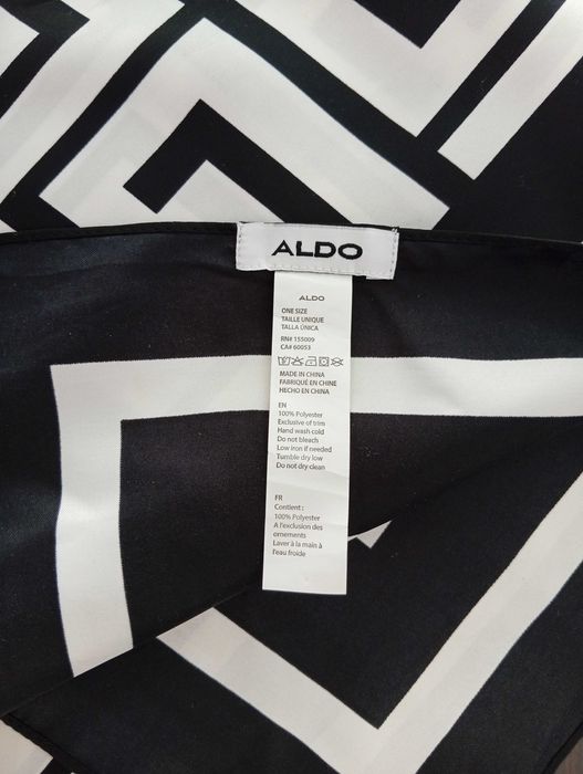 Голям квадратен шал Aldo 106 см /106 см.- 10 евро.