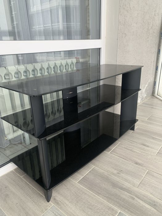 Продам тумбу под телевизор ,стекло