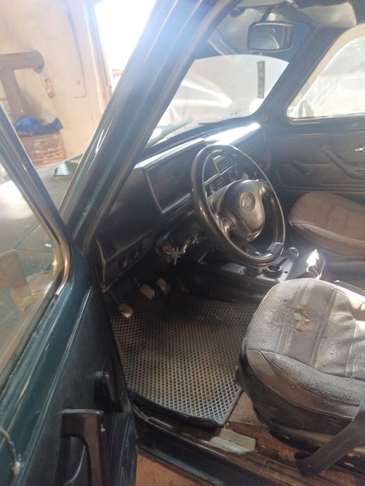 Продам ниву ,газ бензин2001