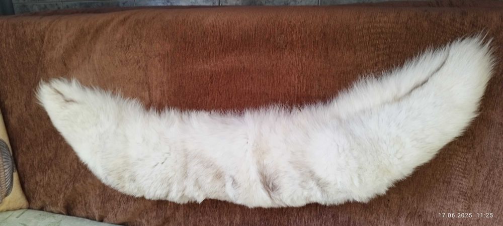 Продавам дамски кожени шапка и шал-яка