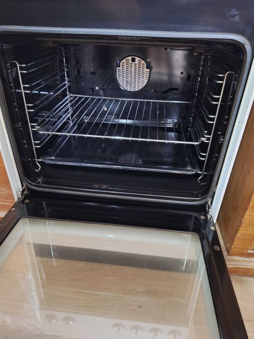 Готварска печка AEG свободно стояща