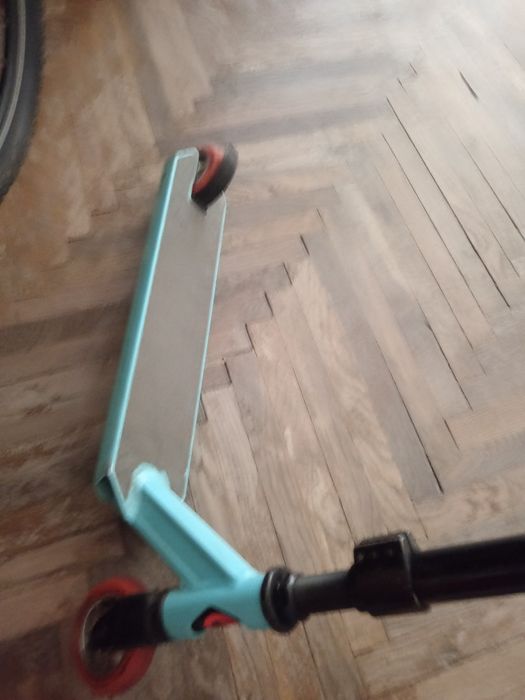Vând trotineta scut