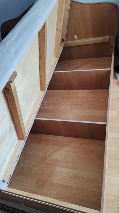 Двуспальная кровать