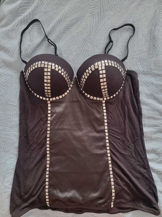 Бельо, червено яке, суитшърт