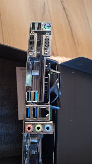 Vind kit gaming i7 8700 NU TRIMIT IN TARA