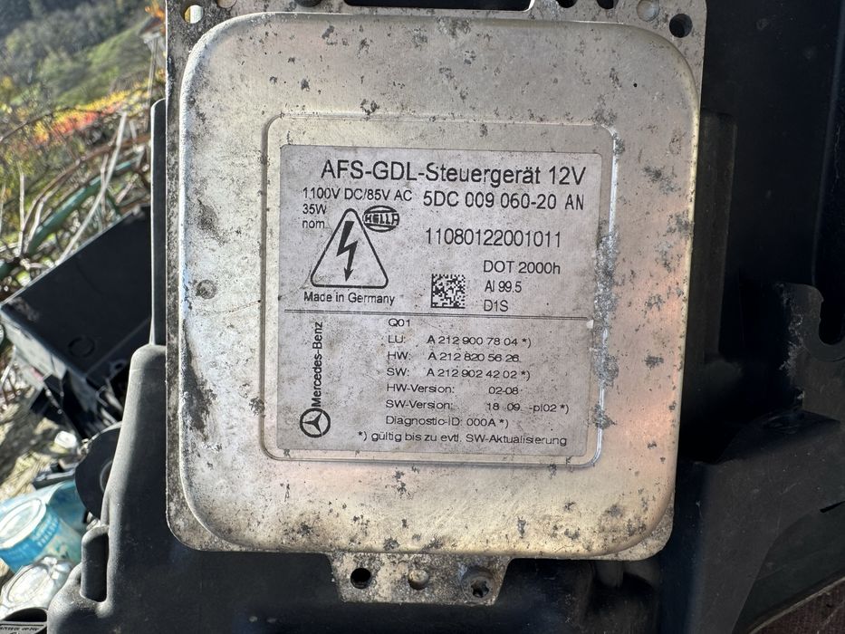 Би ксенон завиващ десен фар за Mercedes E класа W212