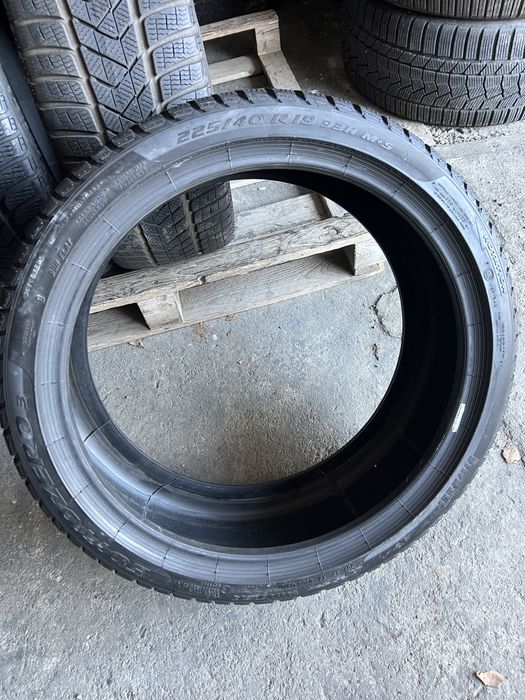 4 anvelope iarna 225/40/19+255/35/19 Pirelli Runflat 2020!