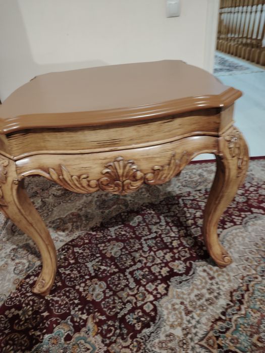 Журнальный стол деревянный