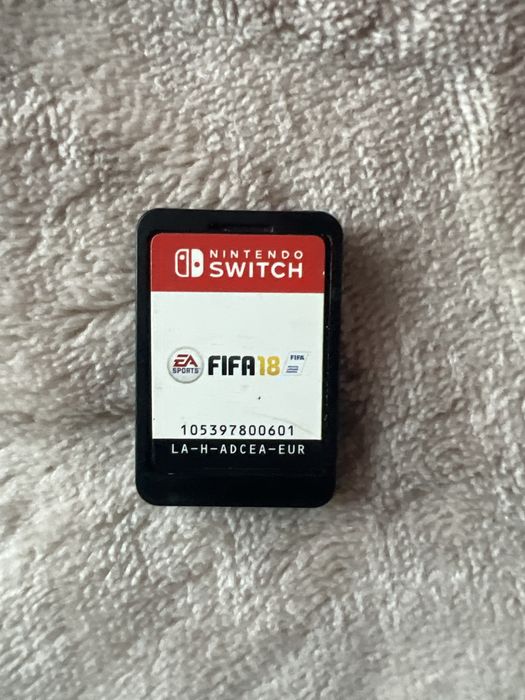 Nintendo v2 plus un joc:(fifa 18)