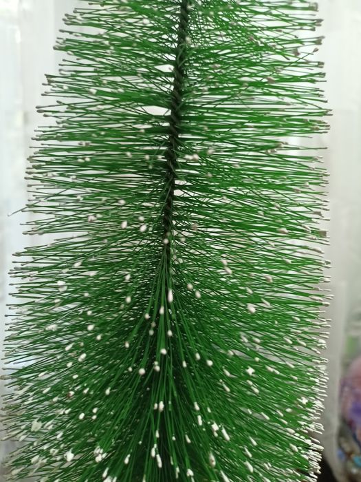 Ёлочки для вашего дома , одно из ниток сделанна руками , одна поющая