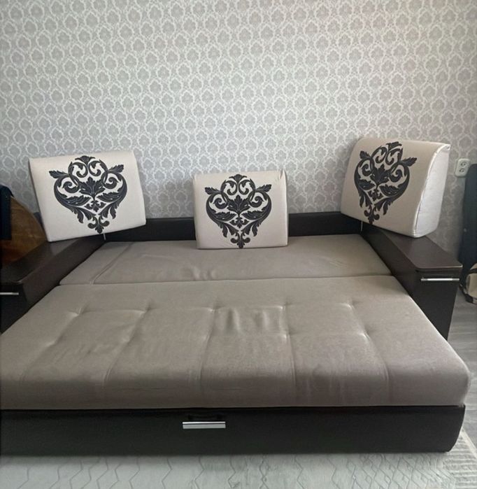 Продам диван очень хорошего качества