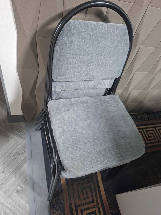 Стулья Офисные    в отличном состоянии