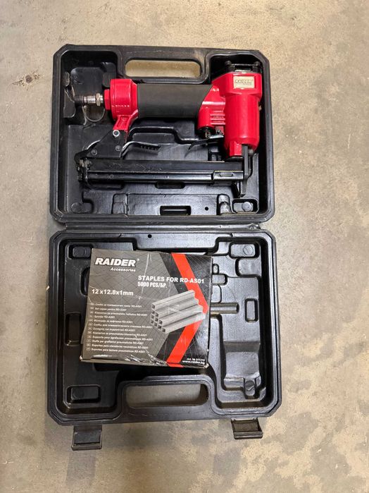 Такер пневматичен RD-AS04 скоби 10-20x10x1.2mm+ Скоби 10x10x1.2mm и 14x10x1.2mm