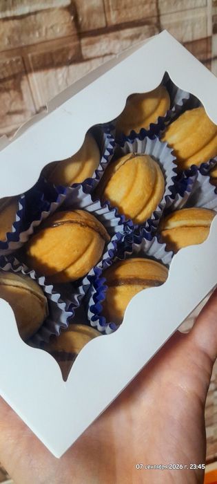 Орешки с варёной сгущёнкой