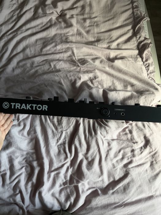 Consola DJ - Traktor Kontrol S3