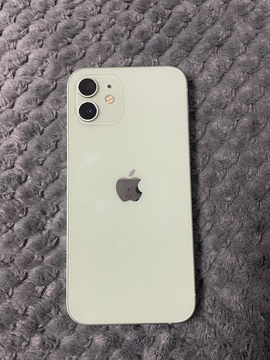 Айфон 12 в хорошем состоянии