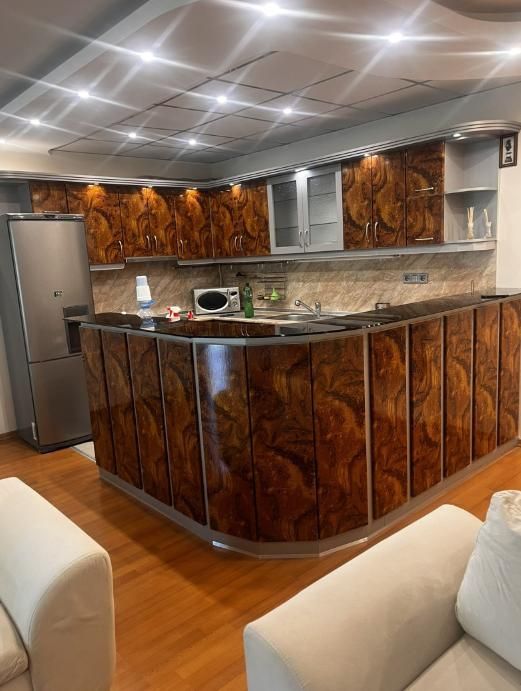 Дава се под наем Тристаен апартамент в Пловдив, Център - 100 кв.м за 745 € - Снимка #2