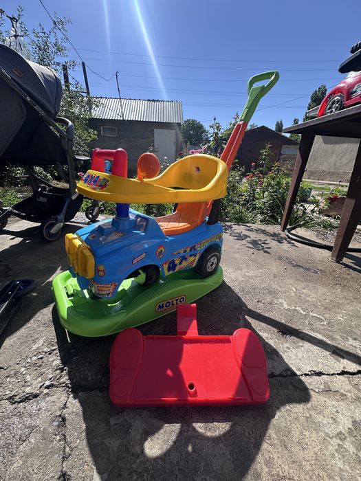 Толокар машинка в комплекте и маятником