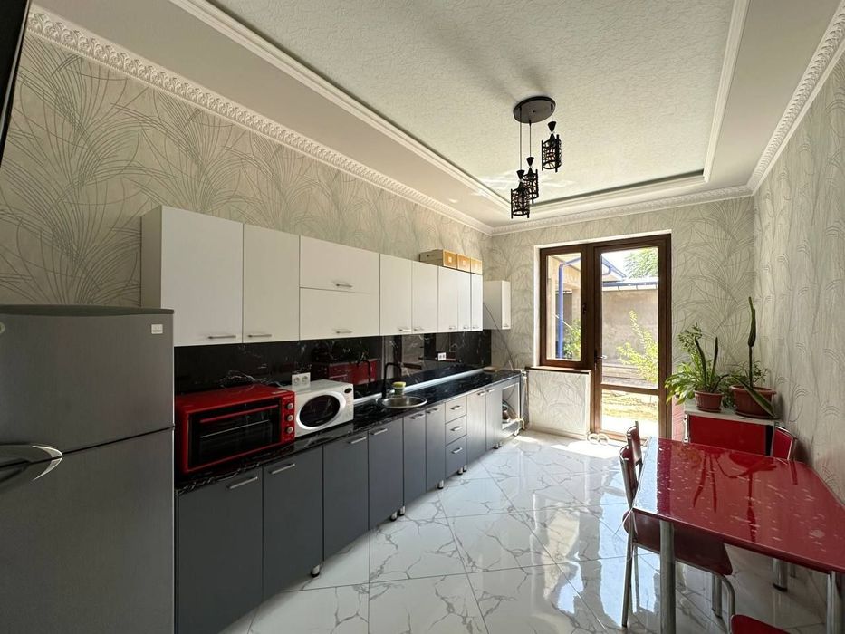 Uchaska sotiladi sergili tumani 2.5 sotix 6 xona