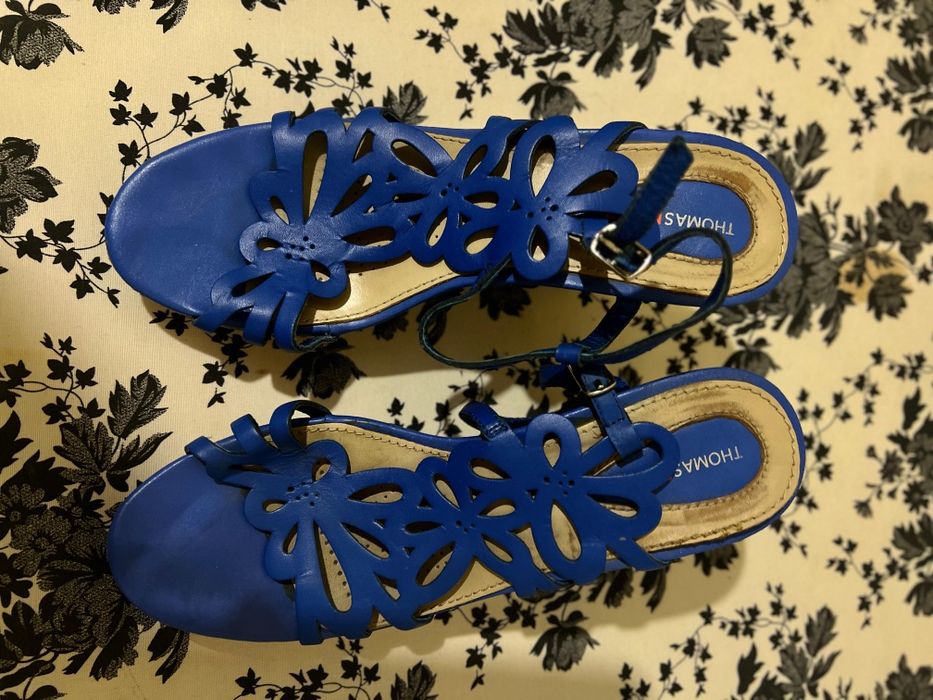 Босоножки на танкетке