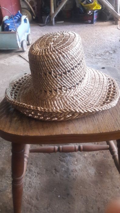 Pălărue de stuf autentică