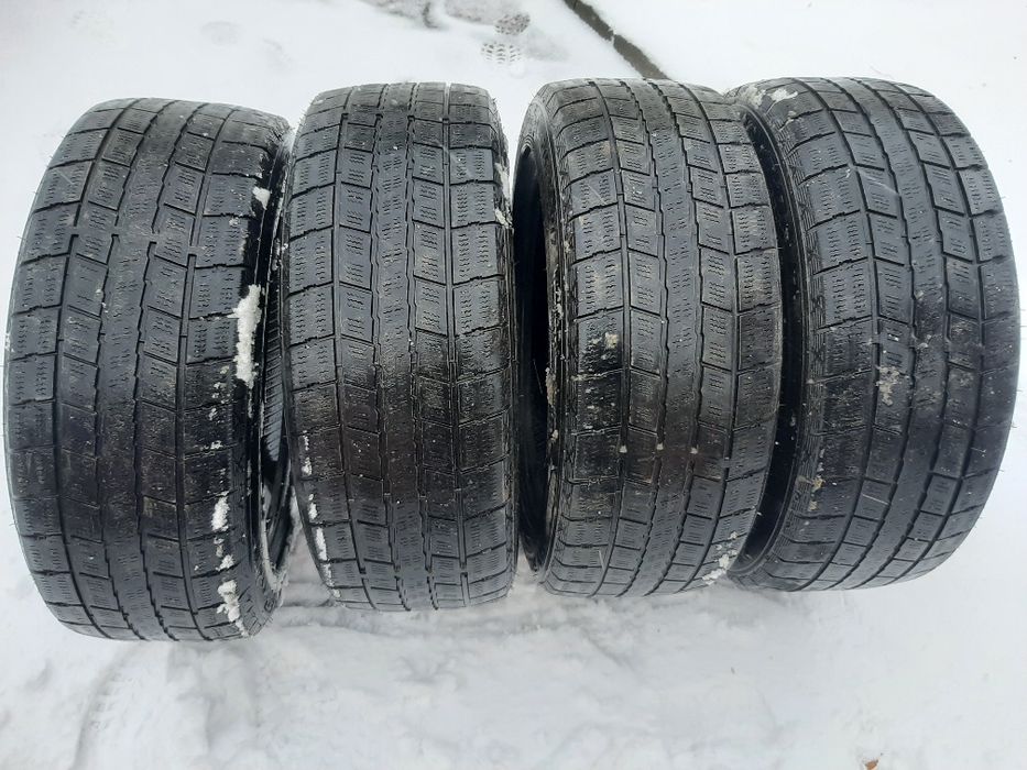 Продам комплект зимних шин липучка
