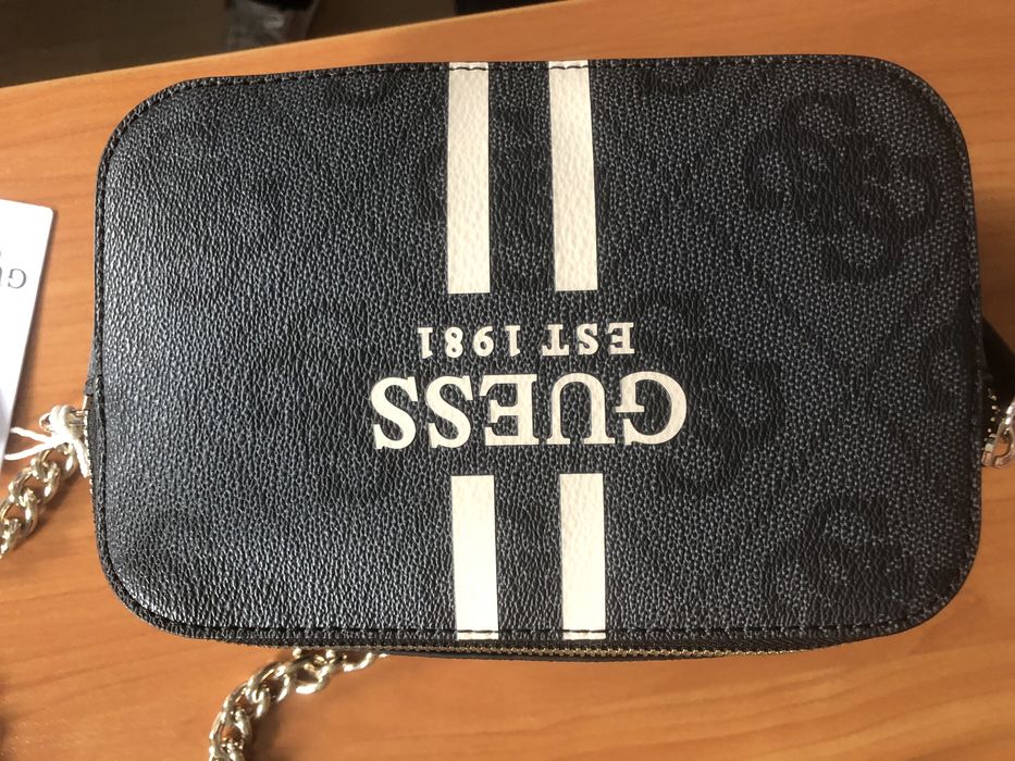 GUESS нова оригинална чанта