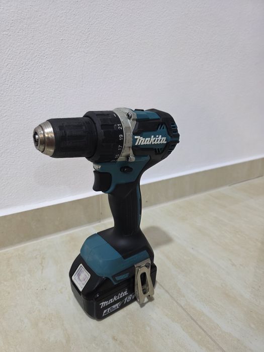 Autofiletanta masina de însurubat Makita DDF 484