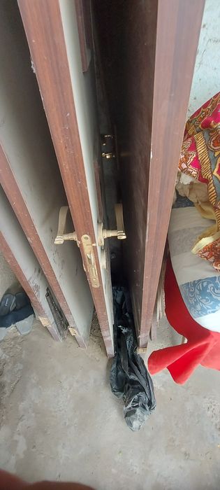 Eshiklar sotiladi 4 ta