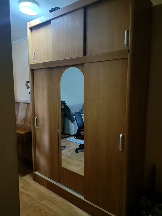 ПРОДАЕМ большой шкаф