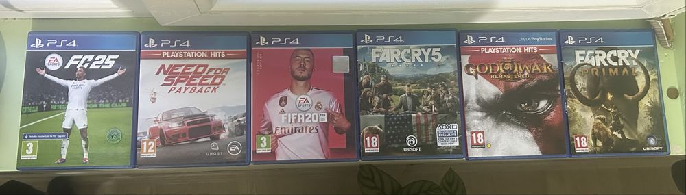 Playstation 4 с игри и джойстик