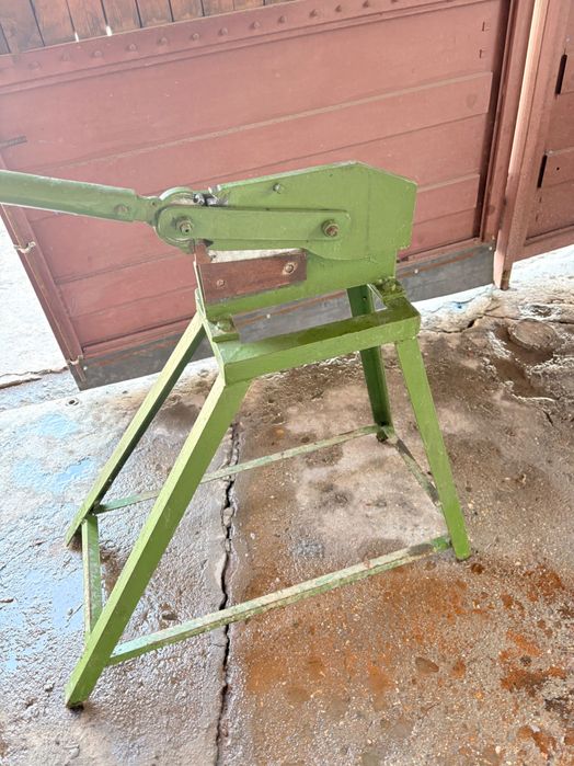 Настолна гилотина