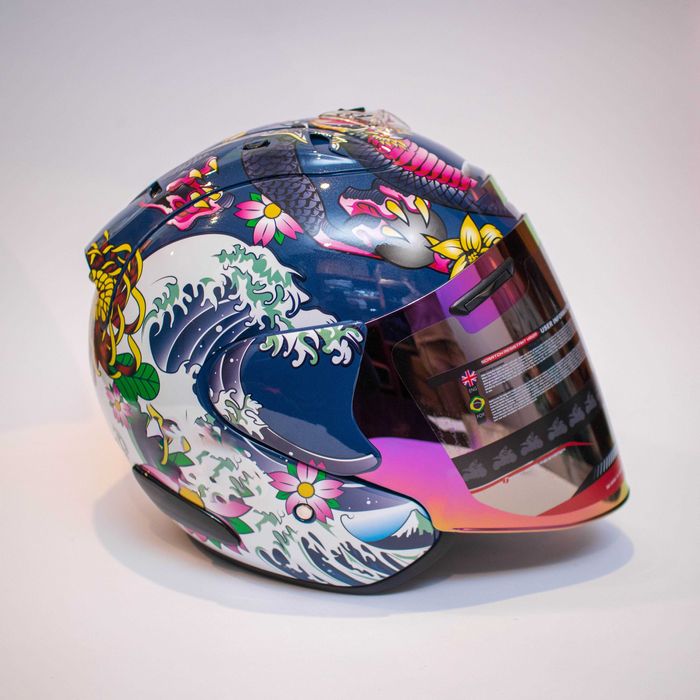 Каска за мотор пистов , скутер , ел. тротинетка др. ( Размер М 57-58 )