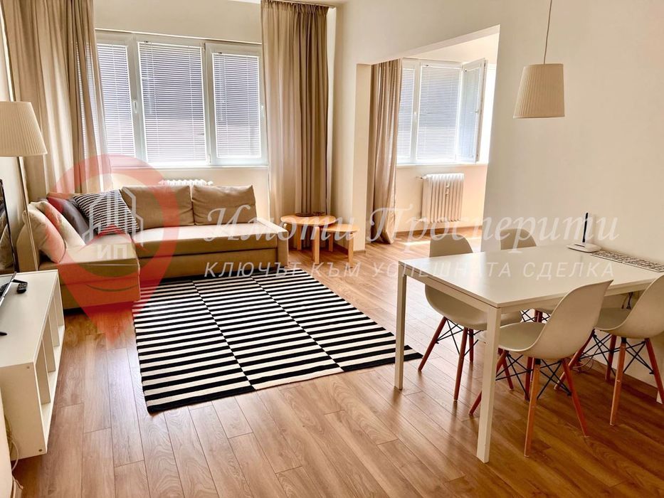 Дава се под наем Тристаен апартамент в София, Център - 85 кв.м за 897.6 € - Снимка #1