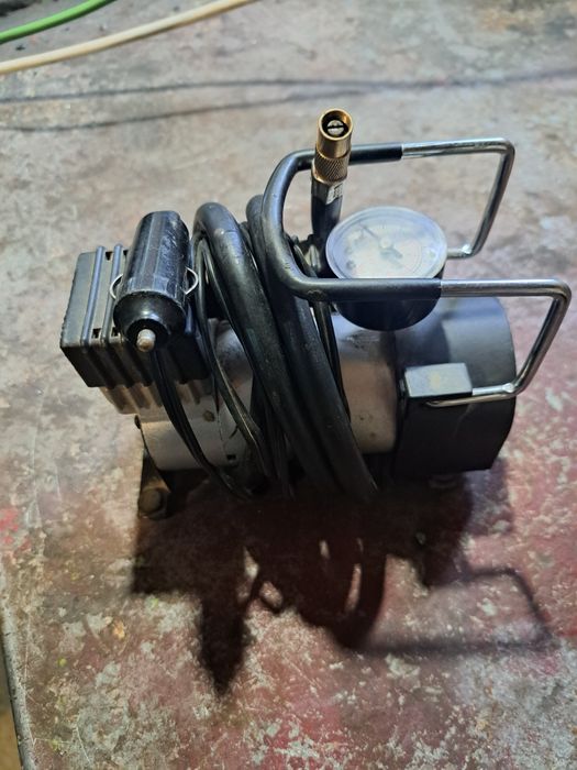 12v  Метален компресор за гуми