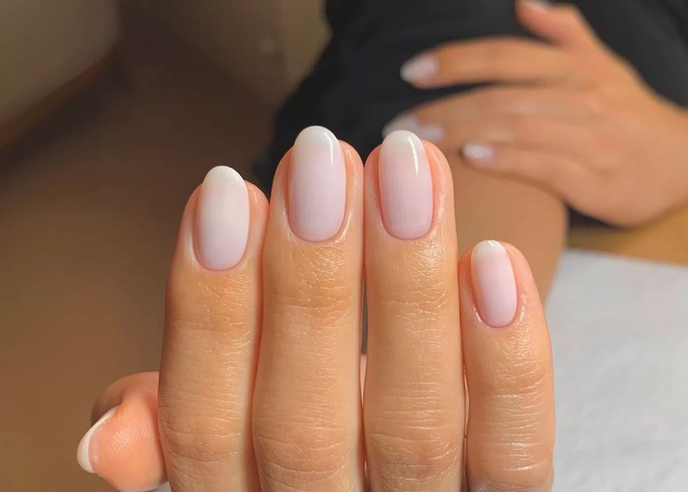 Aplicare unghii cu gel