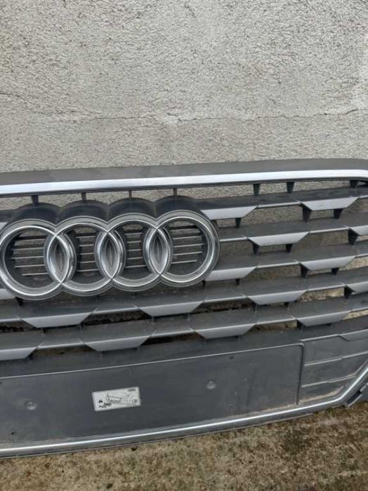 Grila centrala Audi Q2 cod: 81A853651