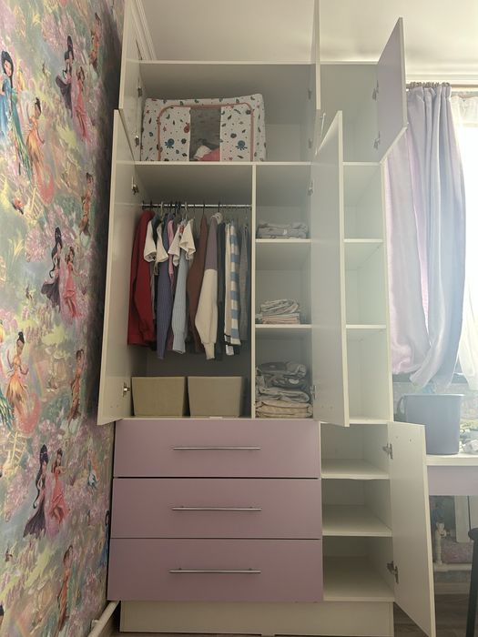 Продам гарнитур для двух девочек