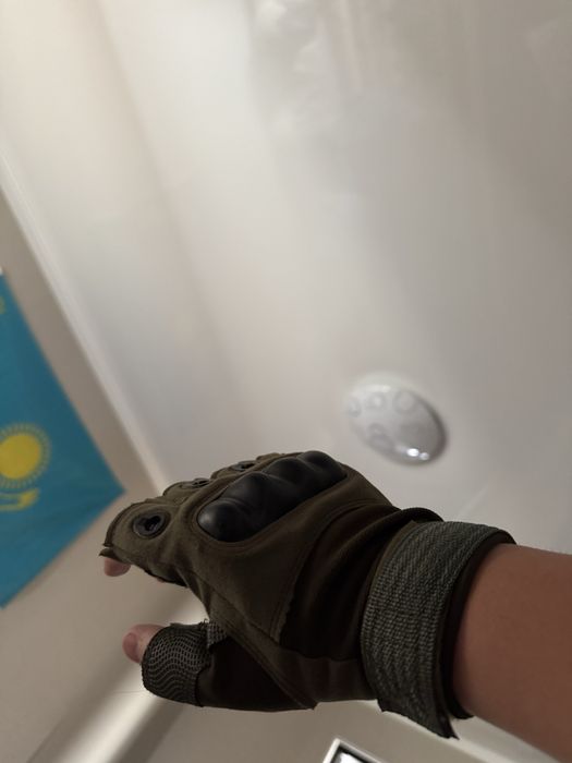 Перчатка для охоты или для мопеда