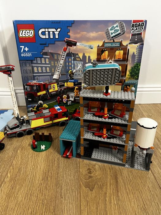 LEGO City 60321 – Brigada de Pompieri (fara moto si un omulet)