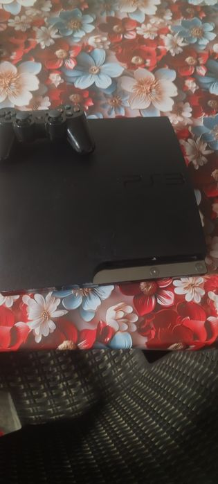 Ps3 + o consolă și cablul de încărcare pt consola ,cablu de alimentare