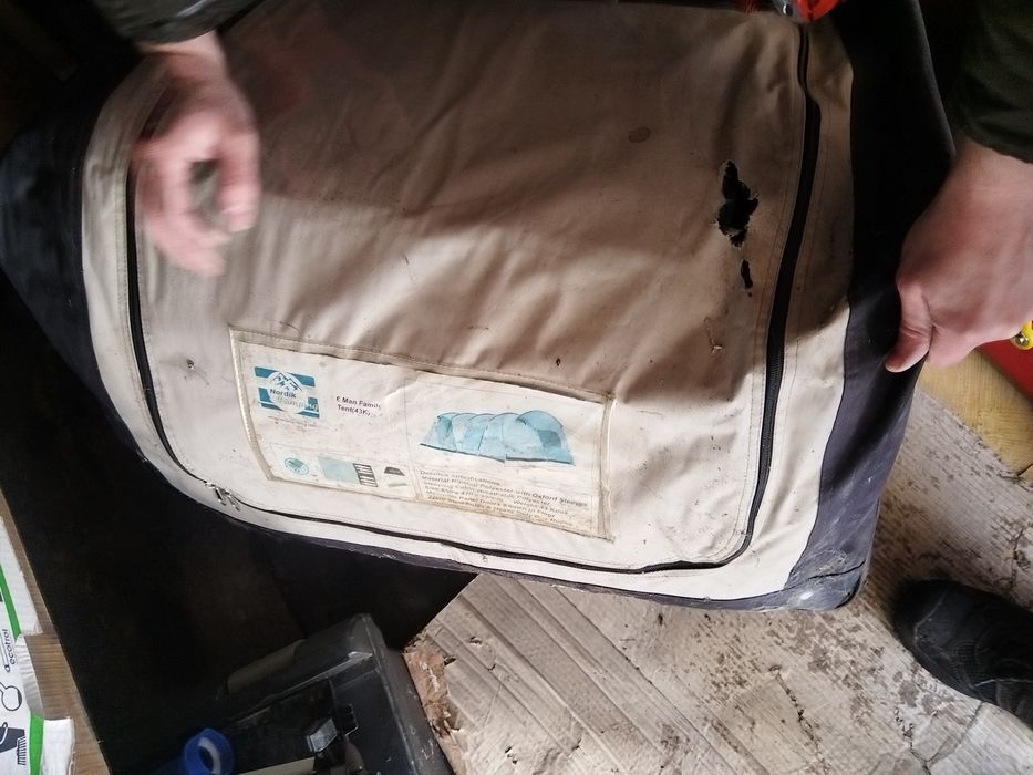 Vând cort 6 persoane