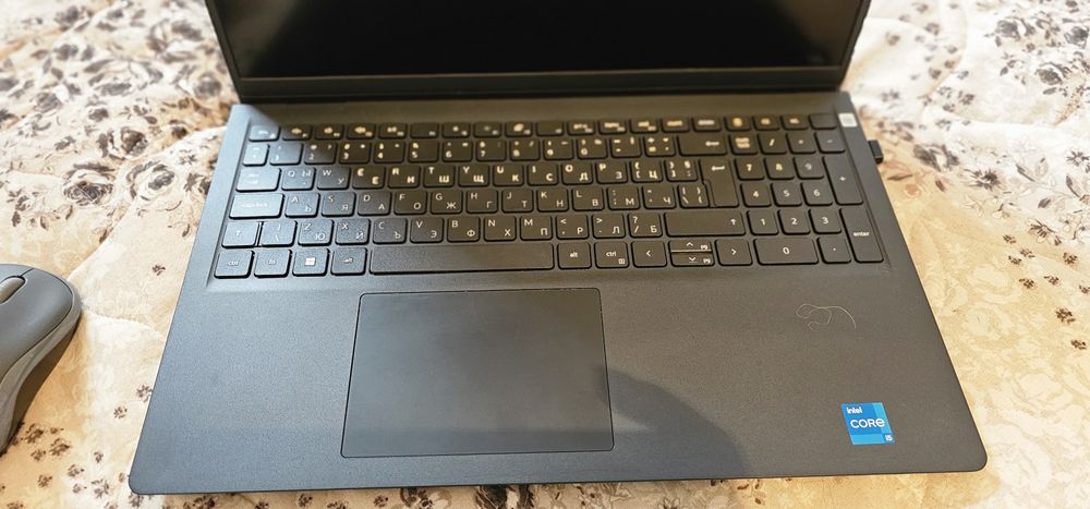 Изключително запазен Лаптоп DELL
