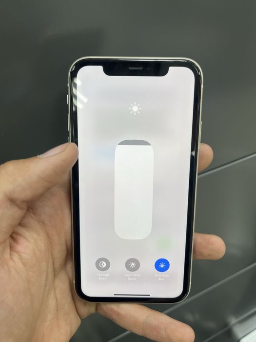 Iphone 11 white 64GD
