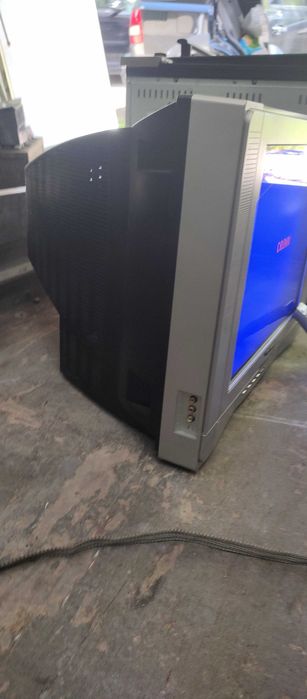 Продавам телевизор  Кроун 21 инча