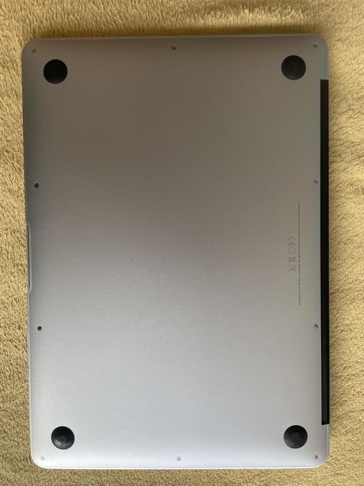 Macbook Air 13” 8GB RAM, Intel i5, 128GB