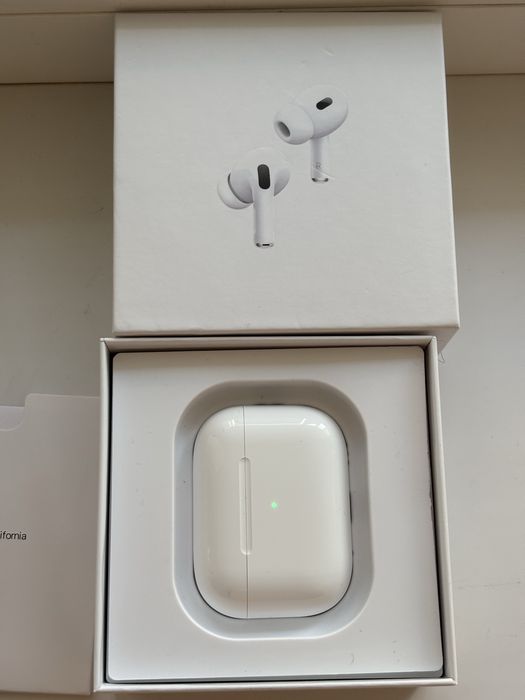 Продам airpods pro оригинал с гарантией