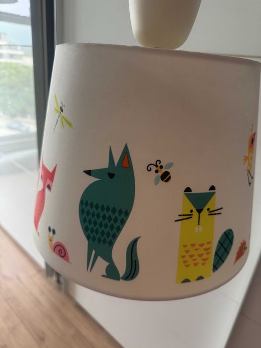 продавам детска лампа със сменяща цветовете крушка с дистанционно